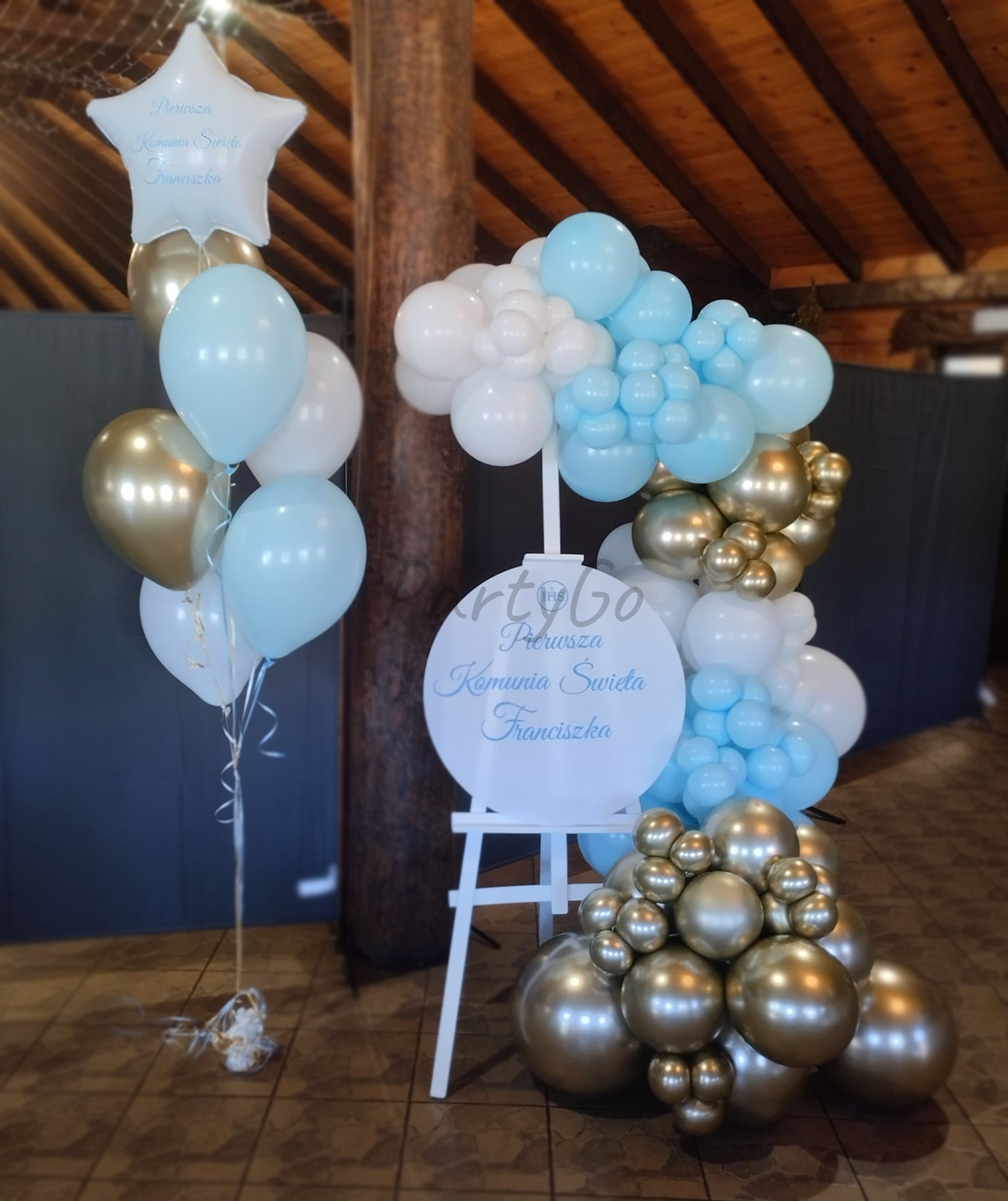 Dekoracja i bukiet balonowy z helem z okazji Pierwszej Komunii Świętej