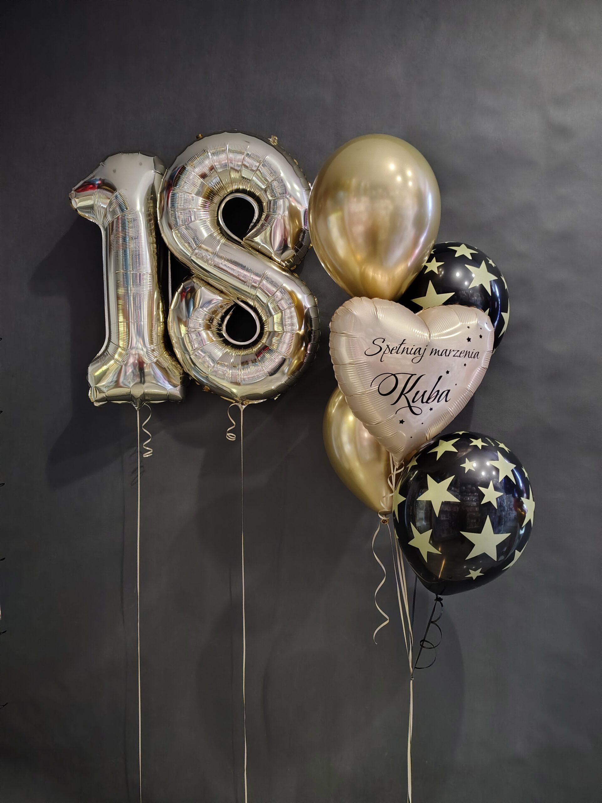 Kompozycja balonowa na 18 urodziny z helem