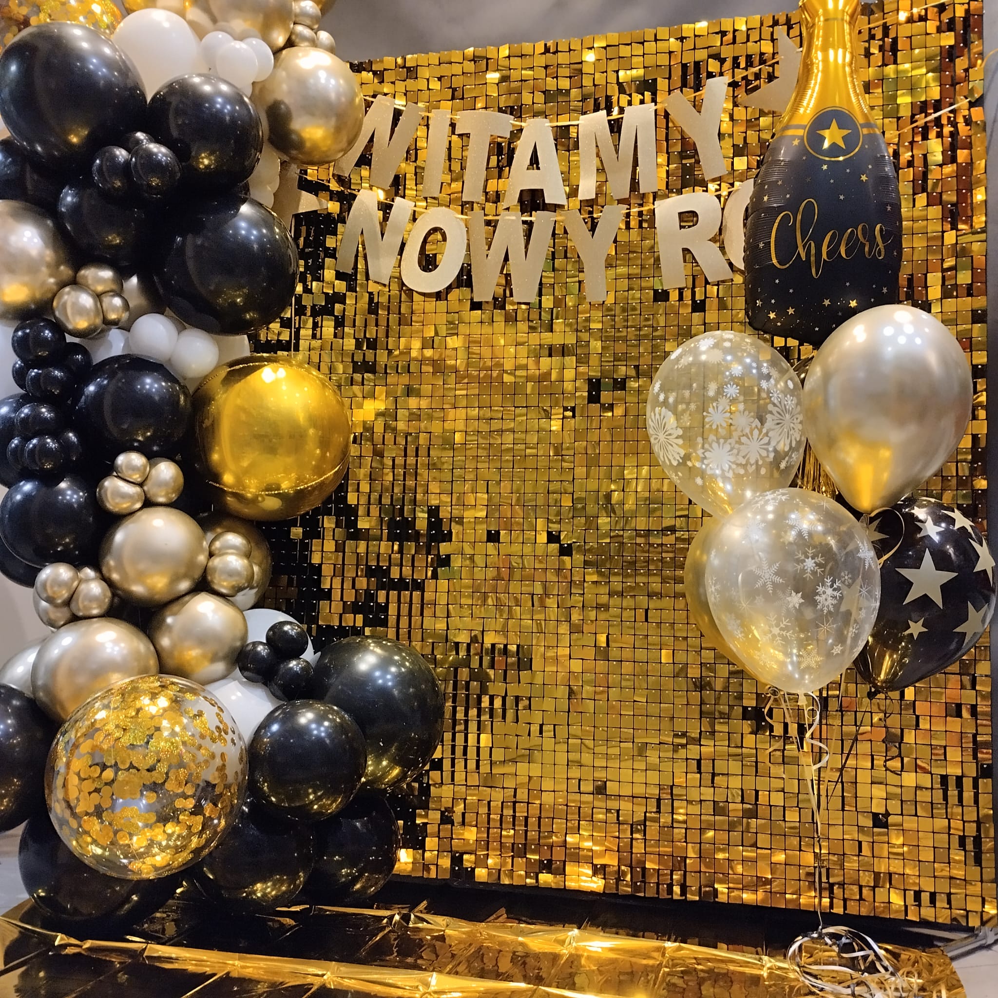 Ścianka cekinowa z girlandą balonową