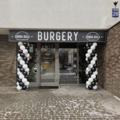 Kolumny balonowe na otwarcie restauracji