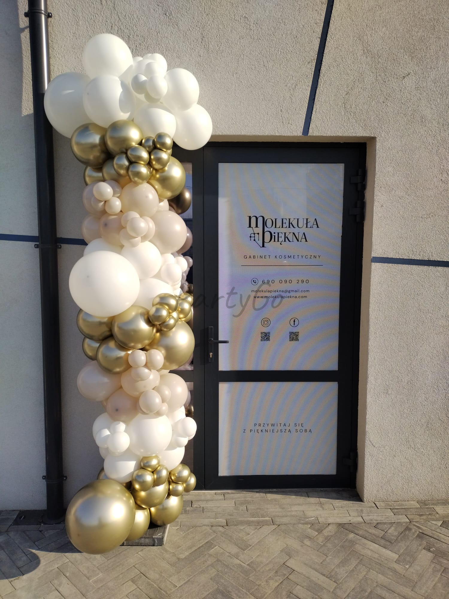 Kolumna balonowa na otwarcie salonu urody